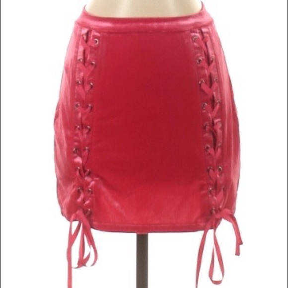 Honey Punch Dresses & Skirts - Honey punch pink velvet skirt